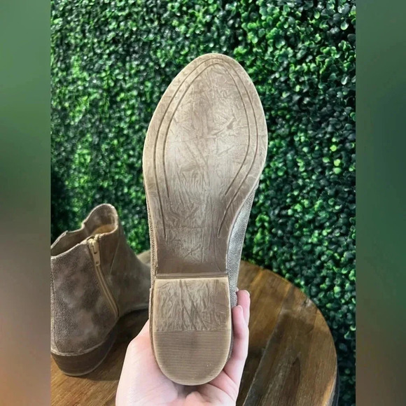 Not Rated Isabel Gold Bootie New - Picture 5 of 5